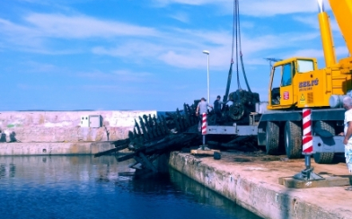 IZVUČENA OLUPINA BRODA U LUCI MRLJANE - OTOK PAŠMAN
