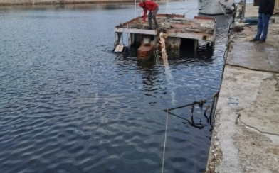 IZVUČENA OLUPINA BRODA U LUCI KALI-BATALAŽA, OTOK UGLJAN