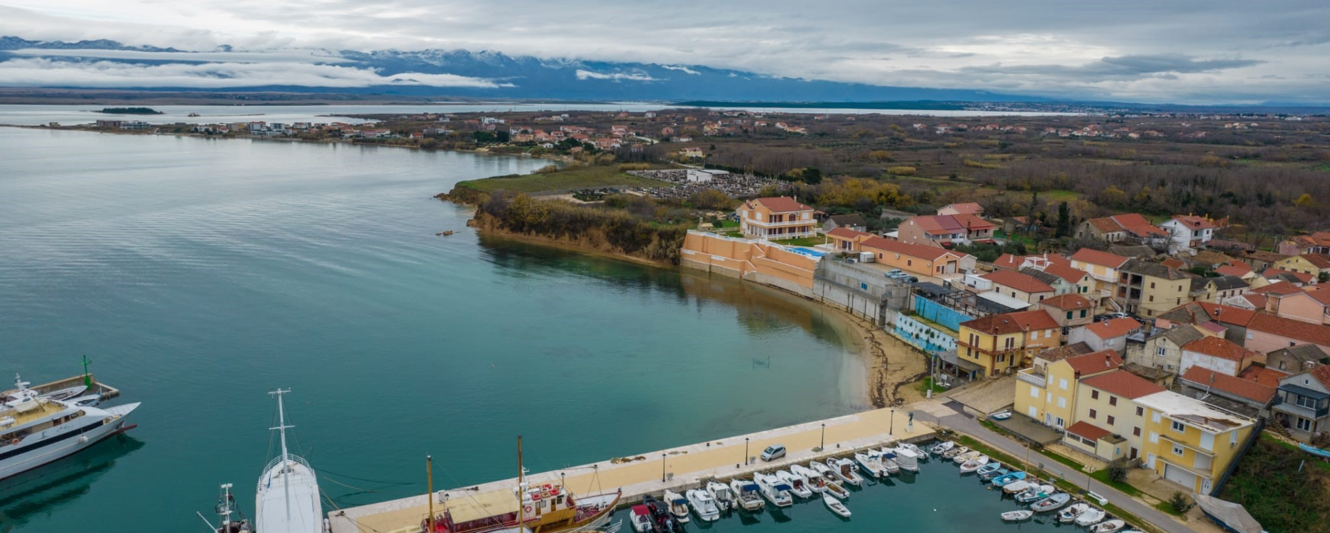Završeni radovi na sanaciji oštećenja podmorskog i nadmorskog dijela glavnog mula i drvenog mula u luci Privlaka