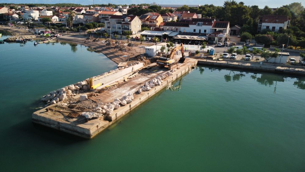 Dogradnja lučkog bazena glavni gat - Mulo u naselju Vrsi- radovi do sada